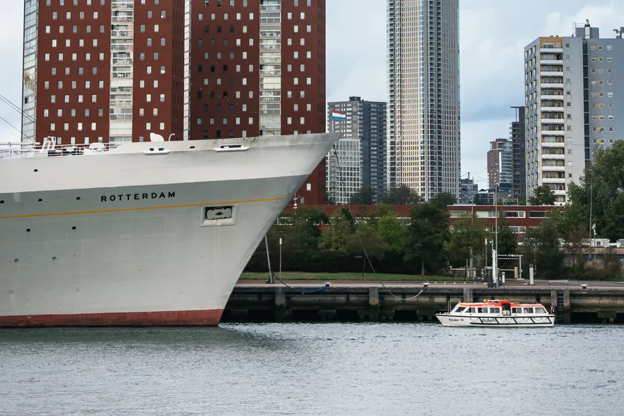 Discover Rotterdam from the water, straight from the quay.